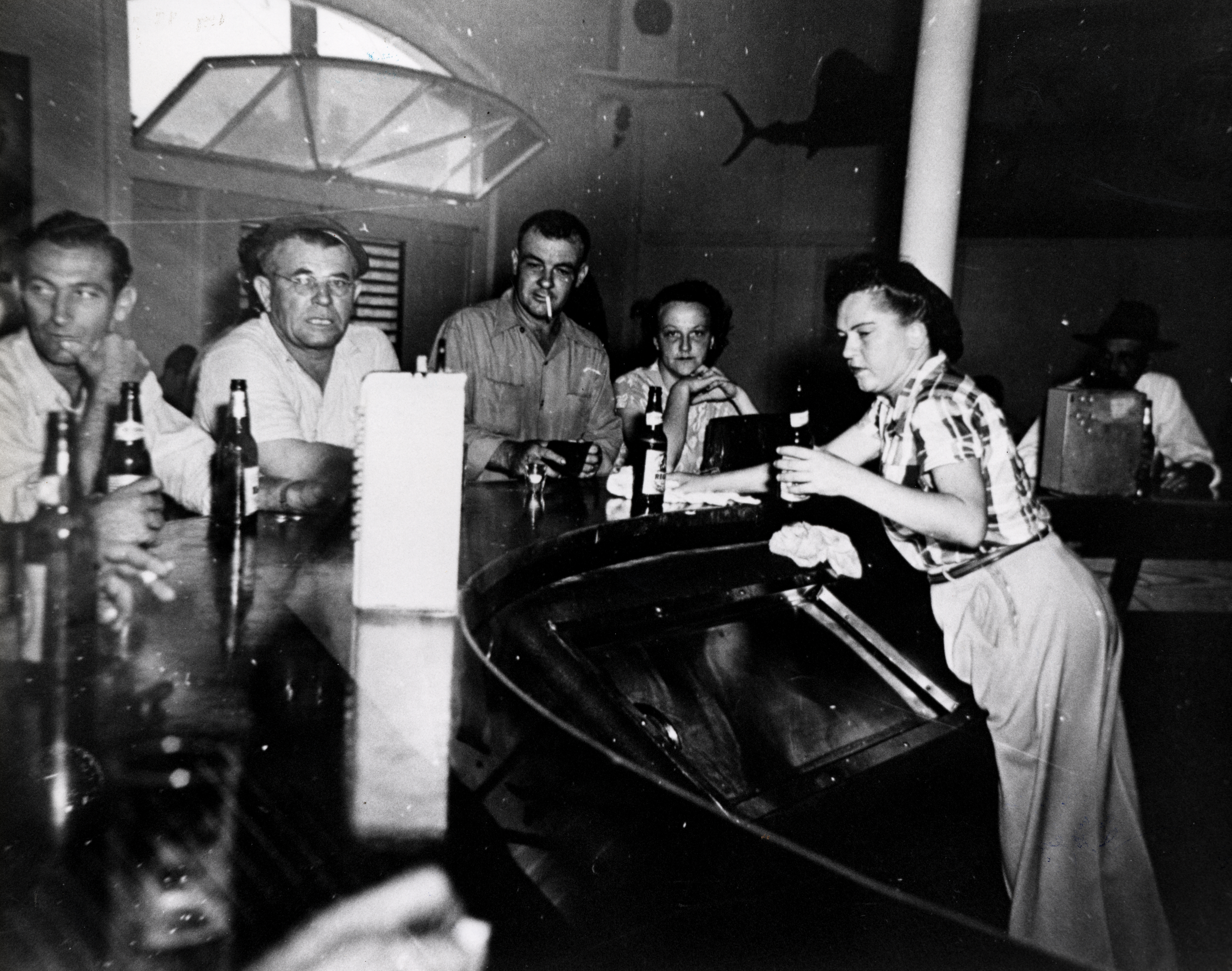 1950s-Bar-Bartender